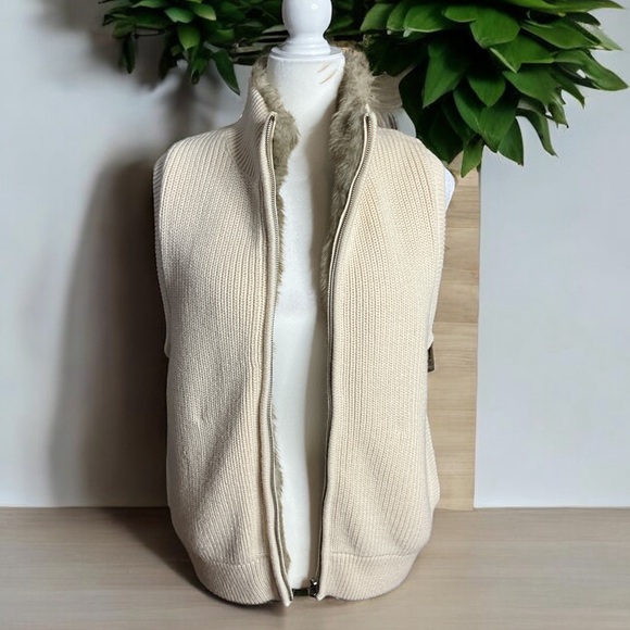 Ann Taylor reversible faux fur/sweater vest, size L - Picture 4 of 7